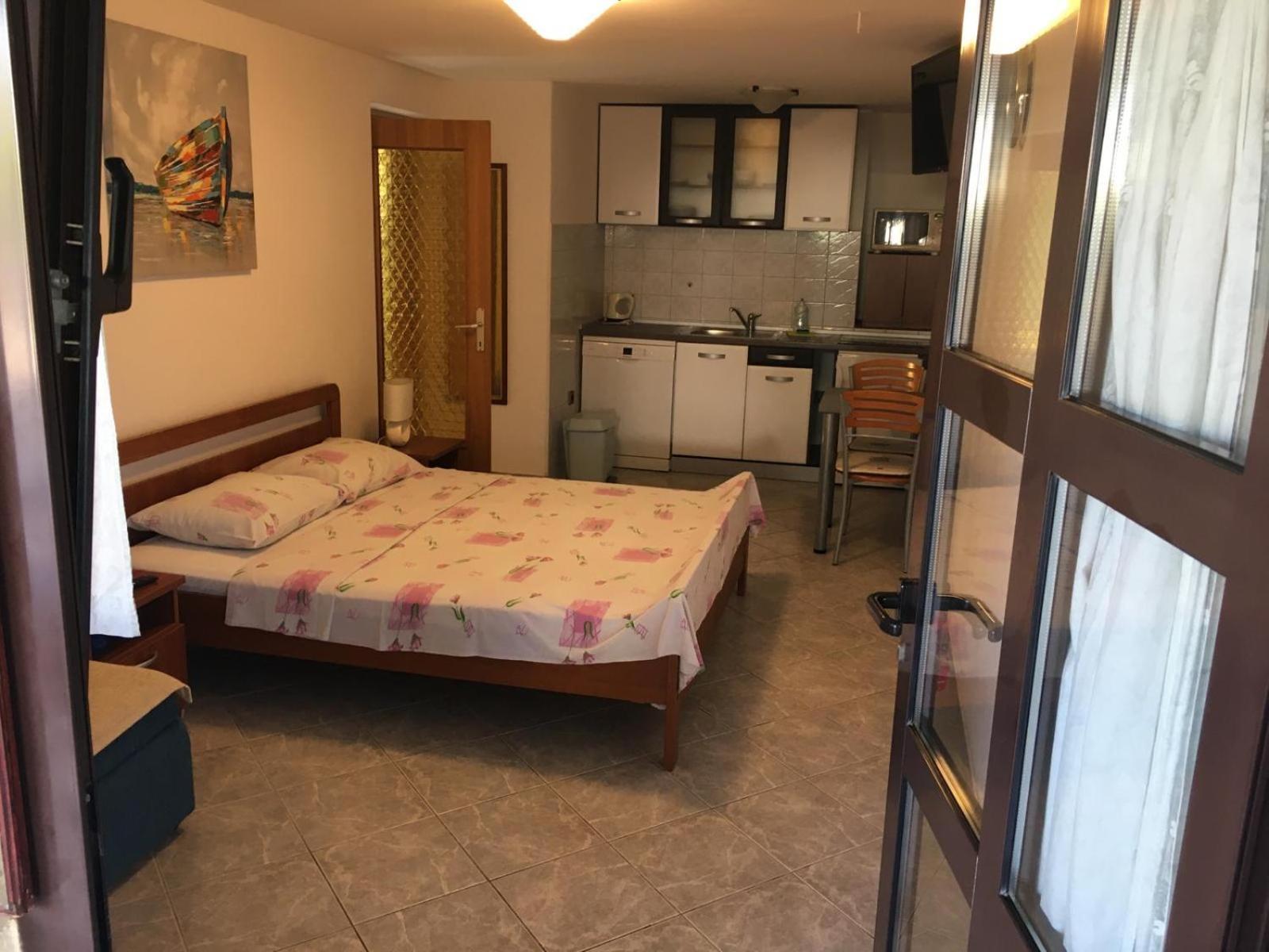 Apartment Biserka *